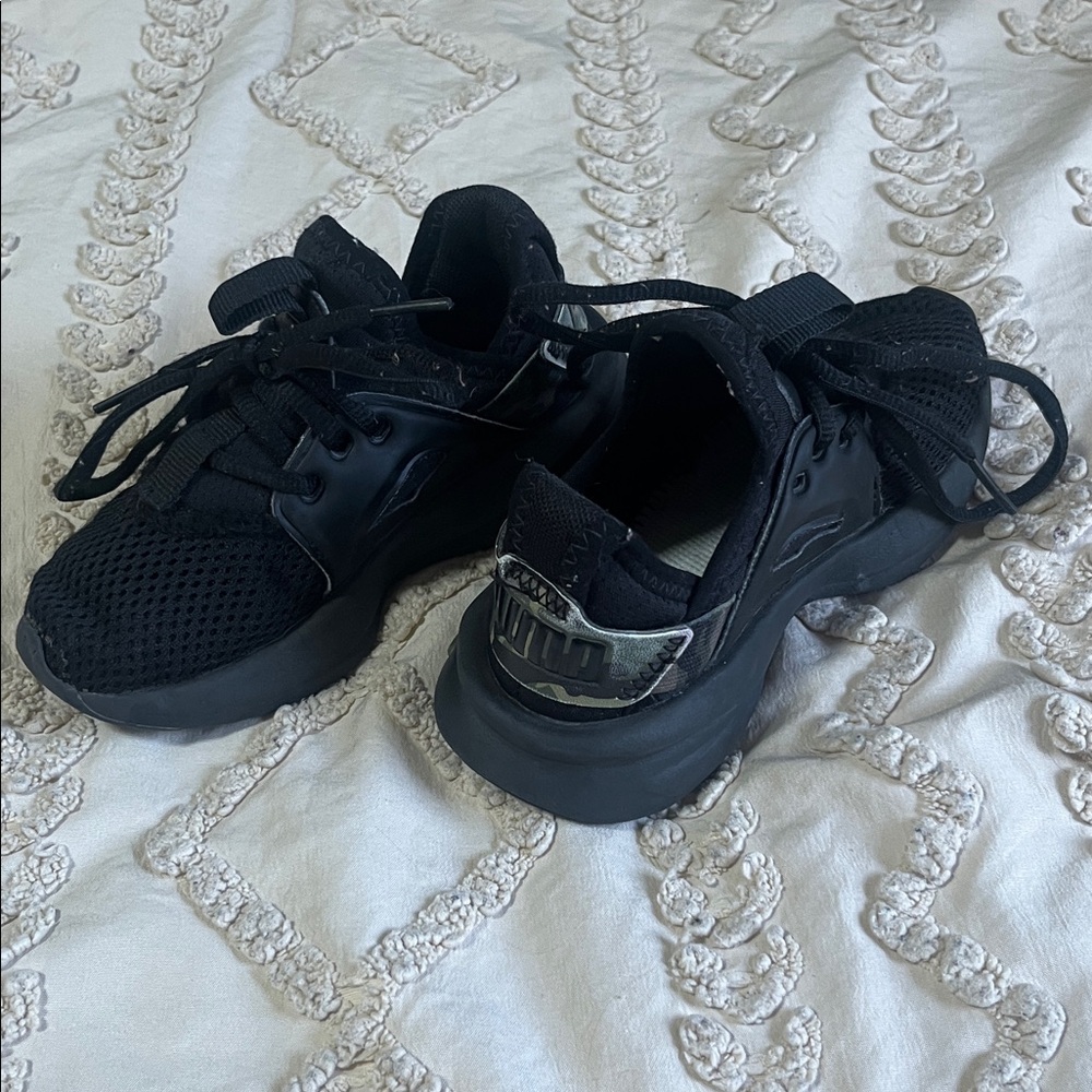 PUMA C11 size Black Athletic Sneakers with Silver Accents